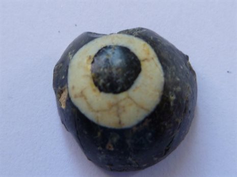 Example of an early iron age glass bead fragment from Kaman-Kalehöyük