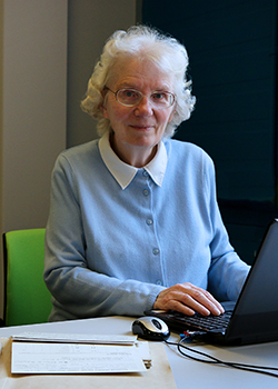Shelia Leeds at laptop