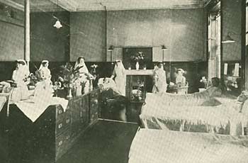 Photograph showing a ward at the Nottingham Hospital for Women, Castle Gate, 1915