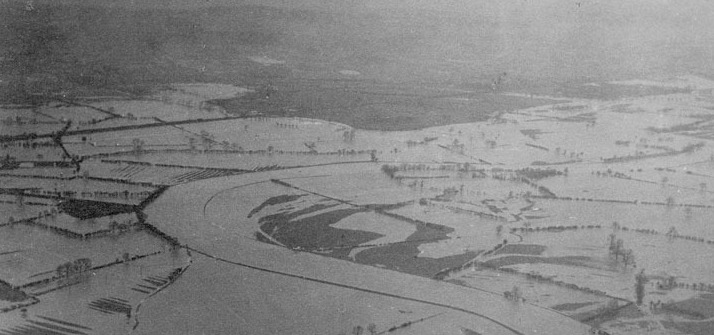 Aerial view of flooding in fields around Burton Joyce, 1936 © University of Nottingham Manuscripts and Special Collections