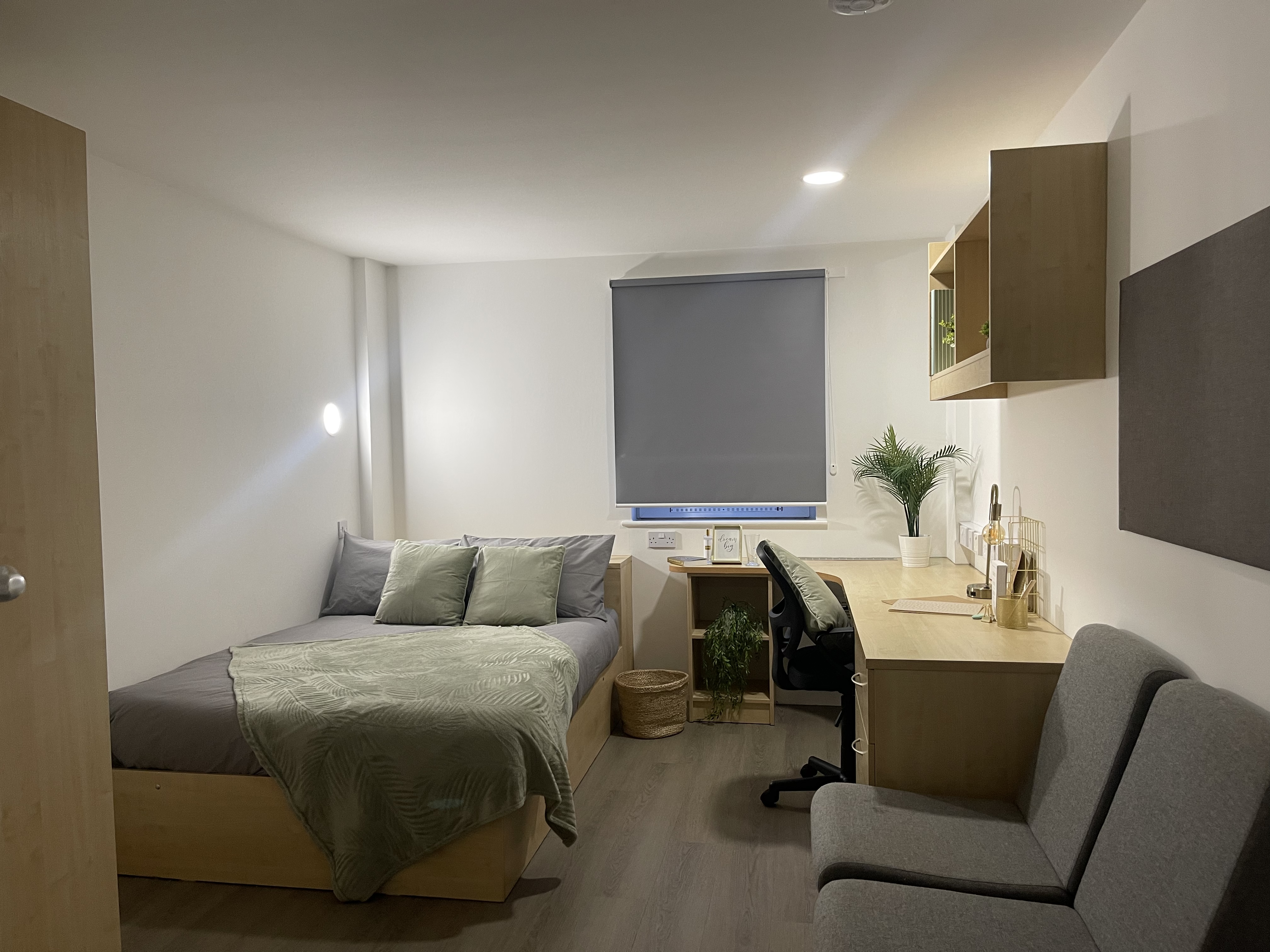 NOMS - En Suite Silver Bedroom
