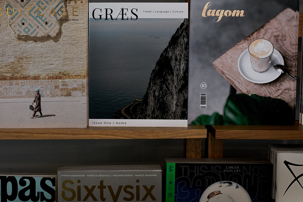 A book shelf showing multi-language magazines