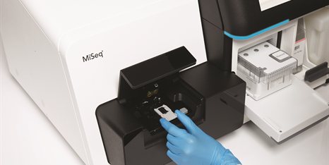 hires-miseq-with-scientist-Cropped-466x234