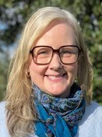 Head and shoulders photo of Dr Tina Davis.