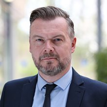 Professors head and shoulders photo of Andrew Smith.