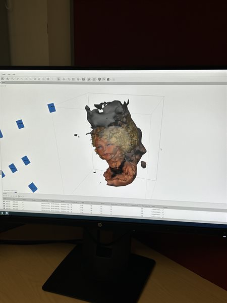 A 3D digital version of the 'Girl's World' makeup and hairstyling model could not be captured successfully mainly due to its very shiny texture.