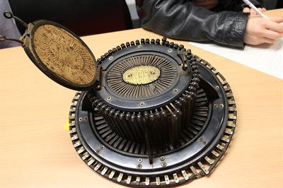 Image of a hat sizer from earlier centuries