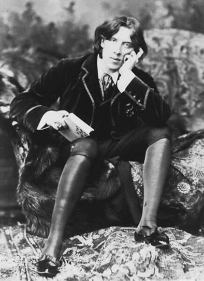 Oscar Wilde in his 'aesthetic lecturing costume'.