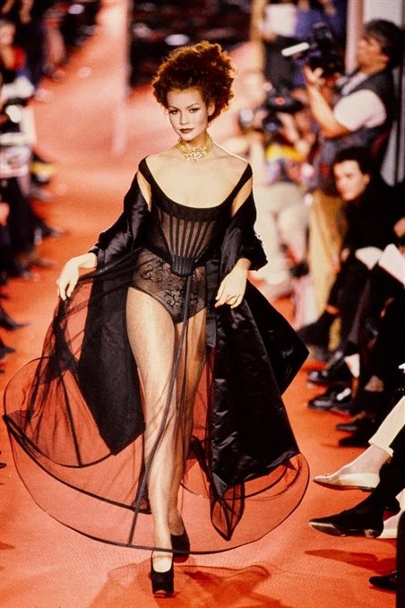 Figure 12: Vivienne Westwood, Fall 1993 Ready-To-Wear. Vogue Runway. Look 42.
