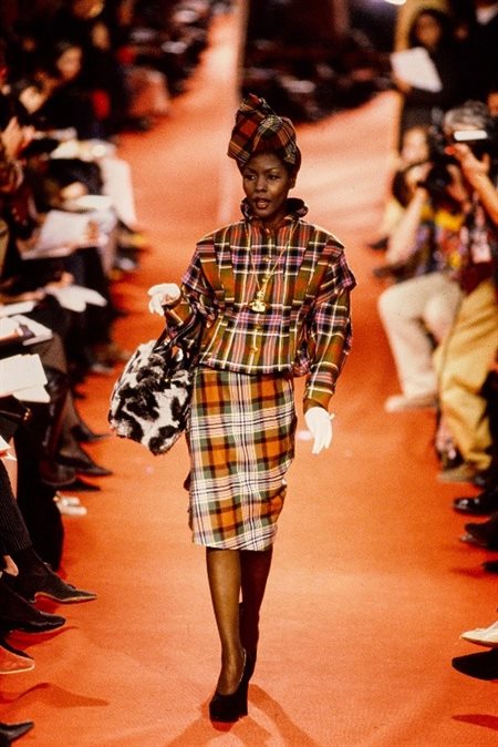 Figure 4: Vivienne Westwood, Fall 1993 Ready-To-Wear. Vogue Runway. Look 33.