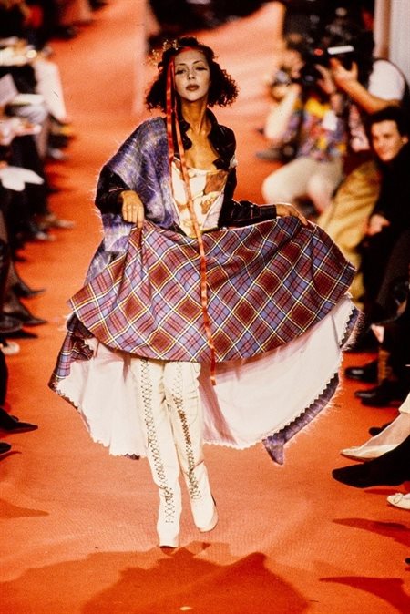 Figure 5: Vivienne Westwood, Fall 1993 Ready-To-Wear. Vogue Runway. Look 34.