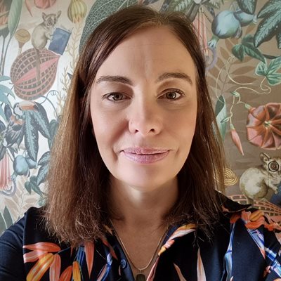 Head and shoulders portrait of Amanda Hanton