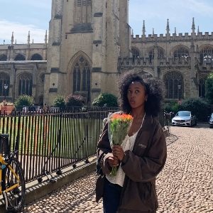 Selma Abdi holding a bunch of flowers