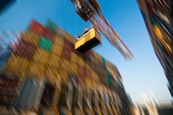 Off the waterfront: The long-run impact of technological change on dock workers