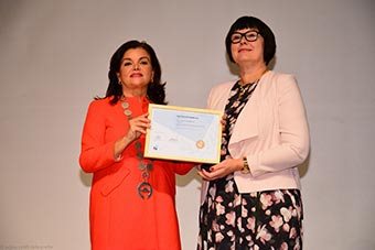 Claire Anderson receives FIP fellowship