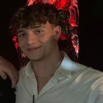 Zak Gollings headshot