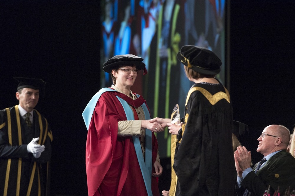 Dr Kirsty Clode receiving the Alumni Laureate Award for Chemistry at Graduation 2017