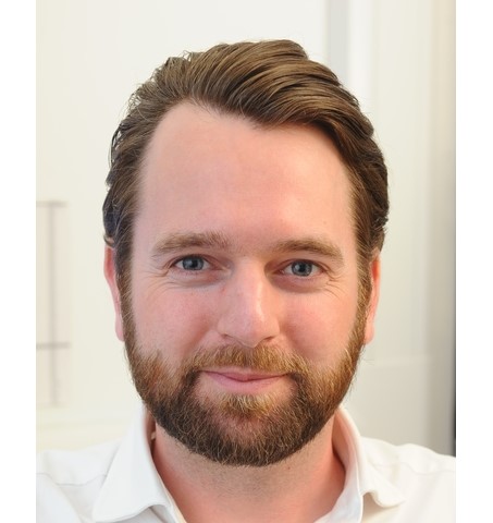 Headshot of Dr Ian Wiggins