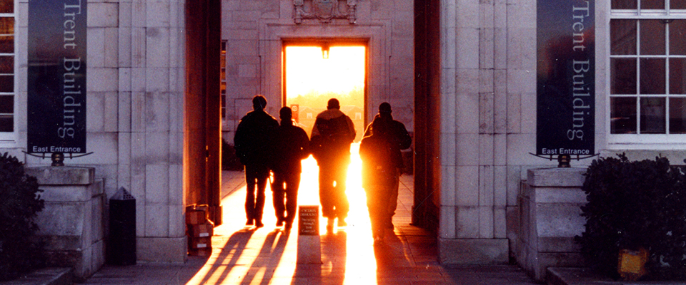 Students walking into Trent building