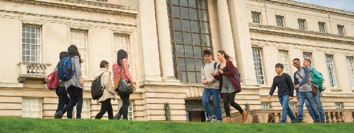Students in front of Portland 714x250