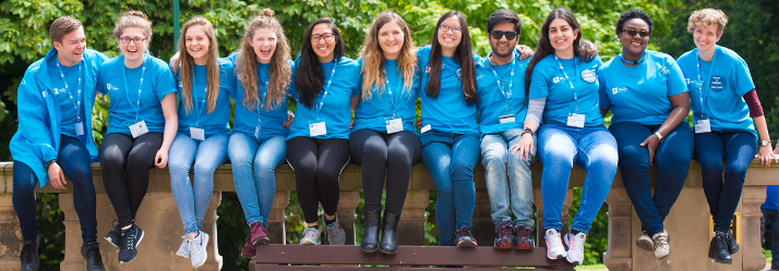Student ambassadors on open day 714x249