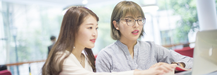 Students working in the Learning Garden situated in the UNNC Library, Ningbo Campus2 714x249