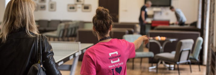 Undergraduate student talking to a Student Helper on Arrivals Day 2017, Jubilee Campus 714x249