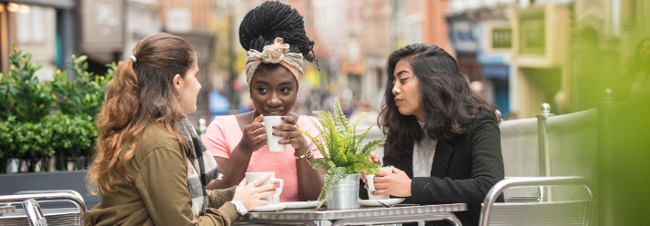 Students socialising over coffee 714x249