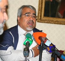 Al-Singace-microphone