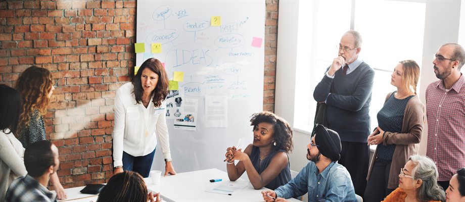 Meeting-Discussion-Talking-Sharing-Ideas-Concept-000086655063_Full CN