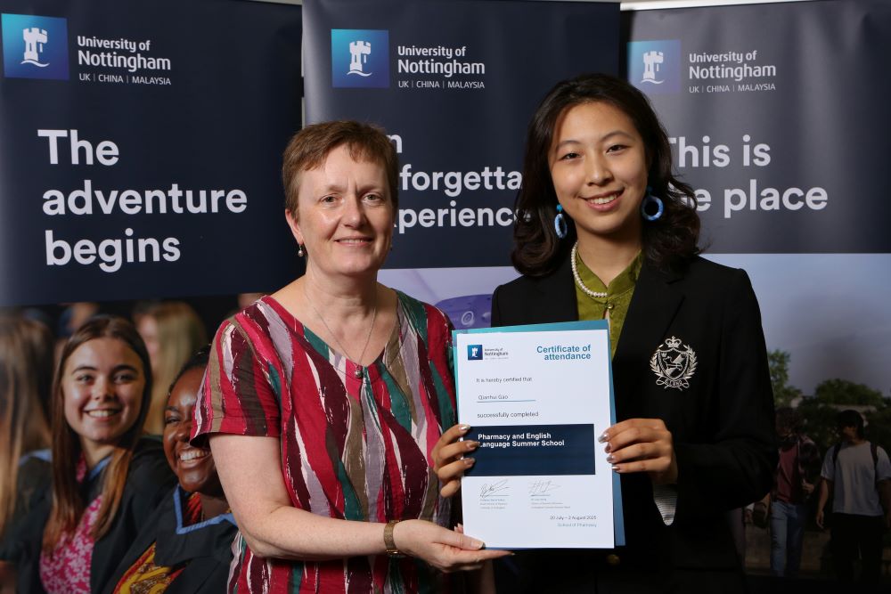 Qianhui Gao receiving certificate at final presentation event