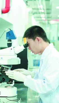 Male member of staff working in CSET laboratory, Ningbo campus