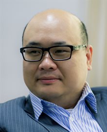 Martin J Liu