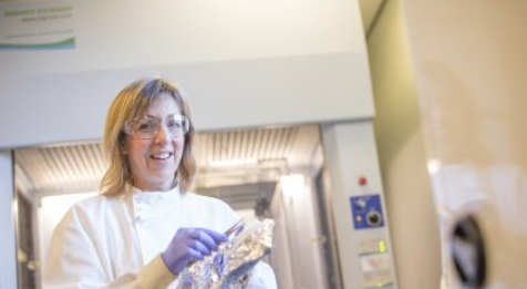 Felicity Rose in laboratory