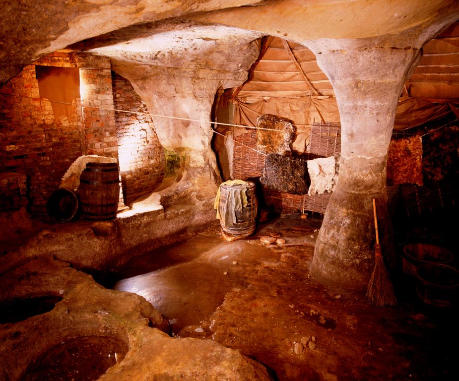 诺丁汉历史洞穴中罕见的考古发现首次展出