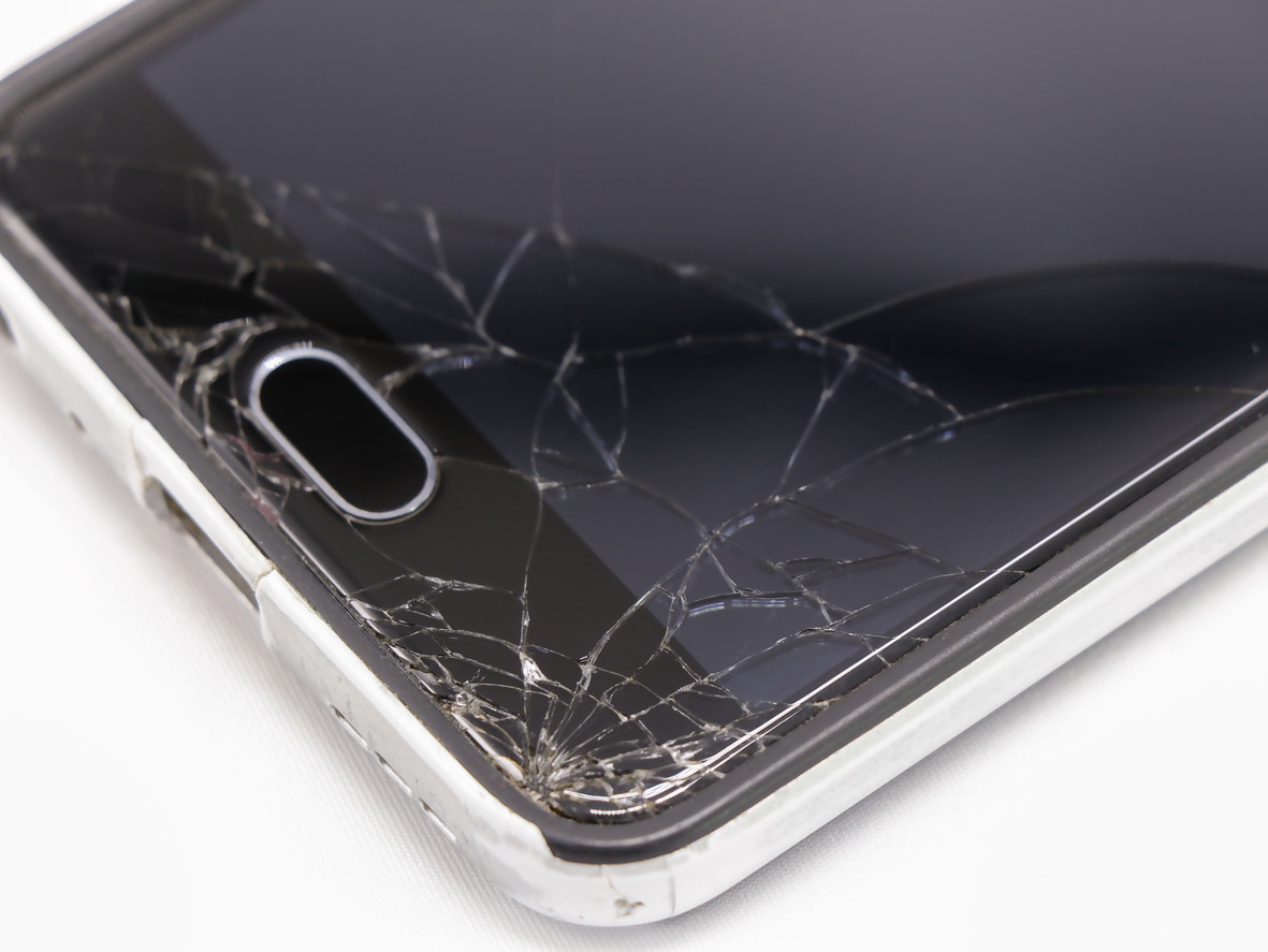 IS_CrackedPhone_0124_DH