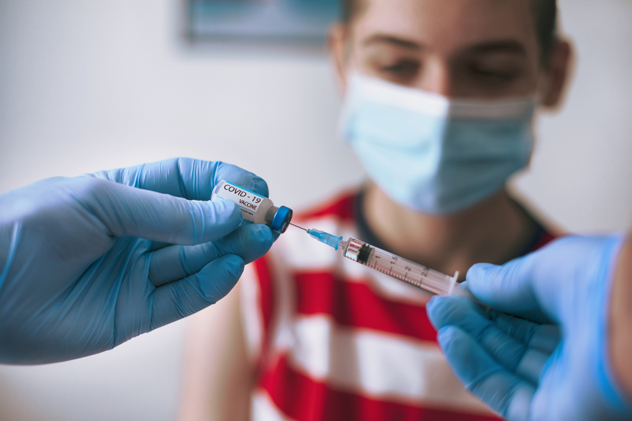 teenager getting covid vaccine