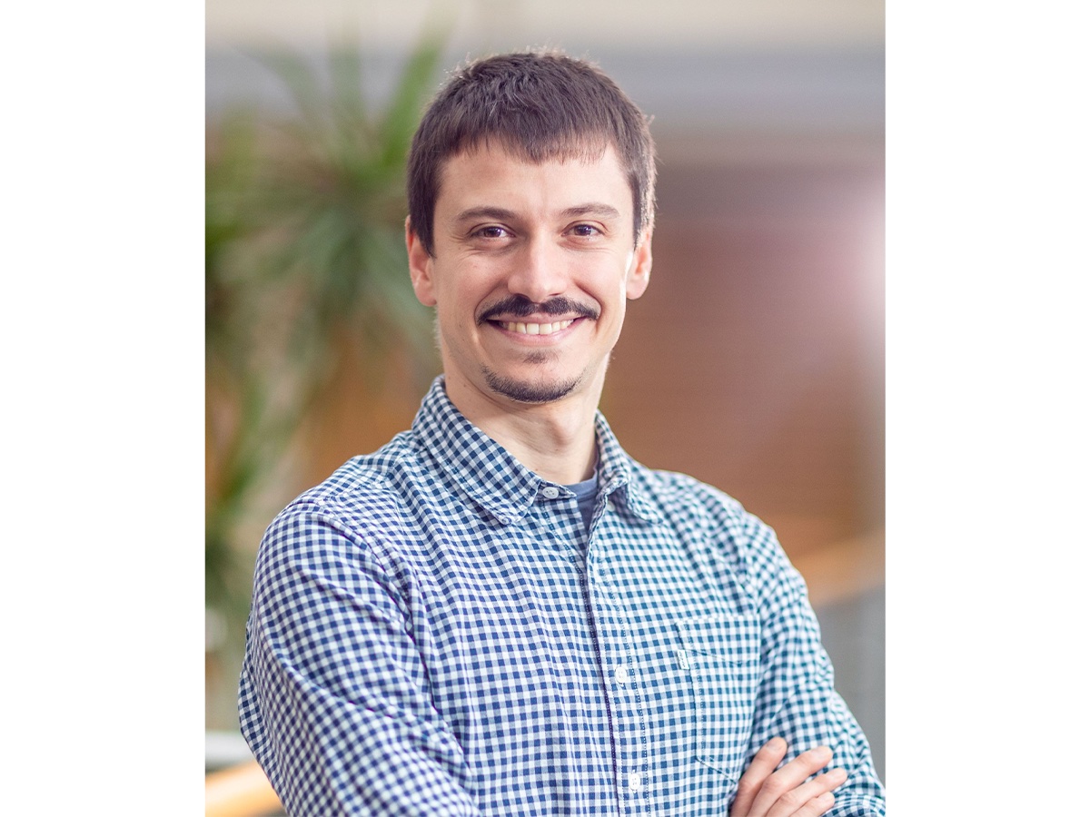 1. Silvi - Headshot 1200x900px