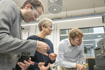 Lilian Greenwood MP visit to the Centre for Additive Manufacturing