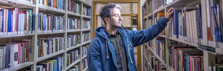 1920x830 Student using the library University of Nottingham Ningbo Campus 31876repro