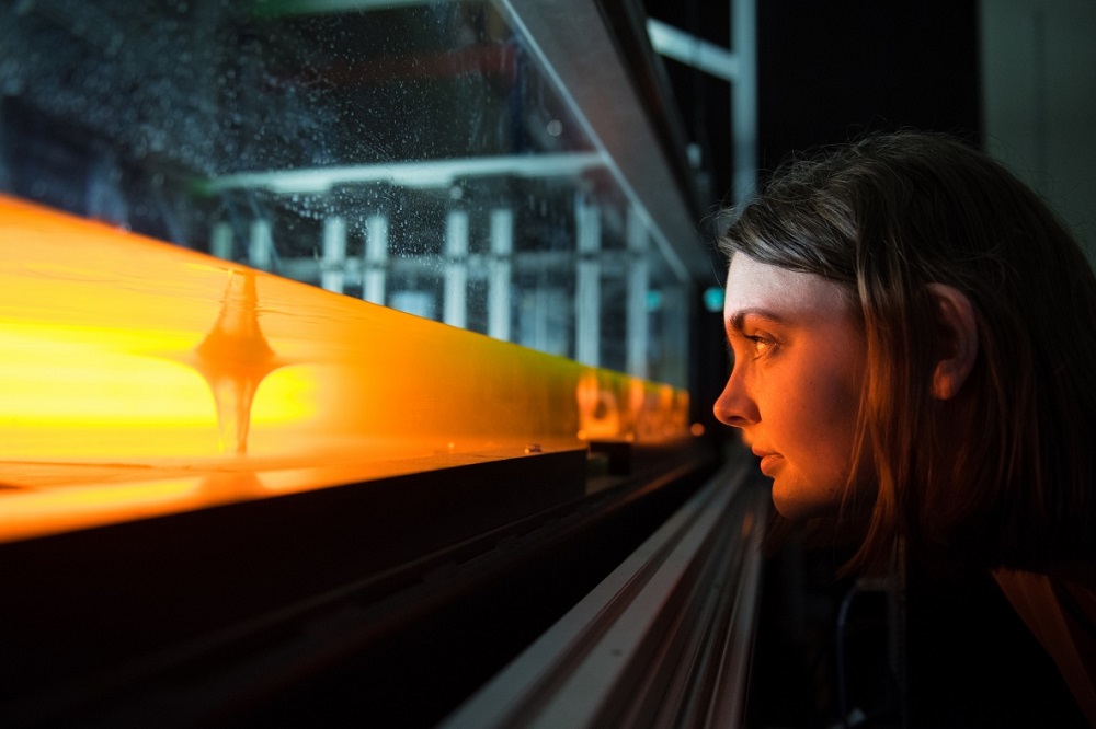 gravity-blackhole-1000