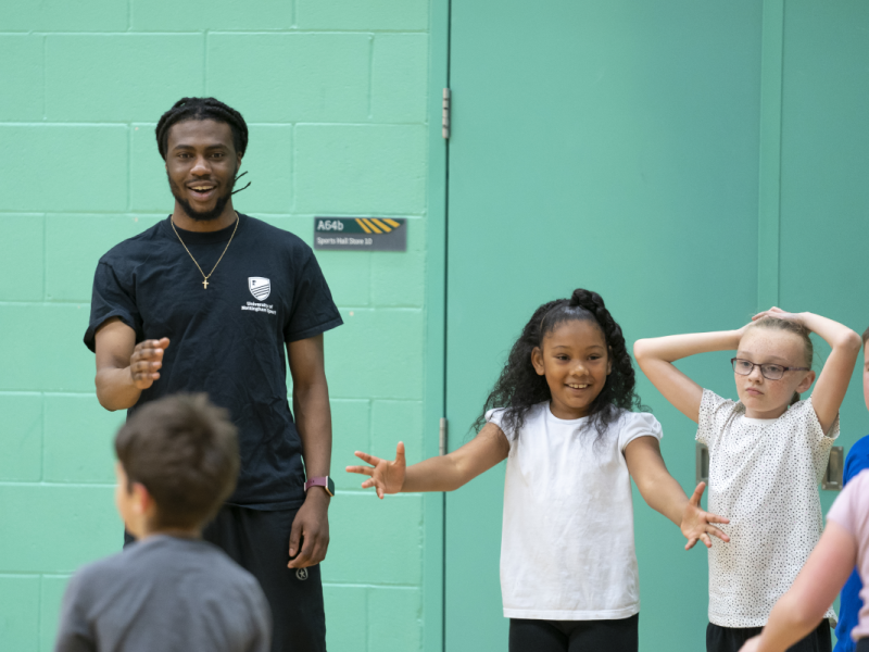 Student leader works with primary school pupils