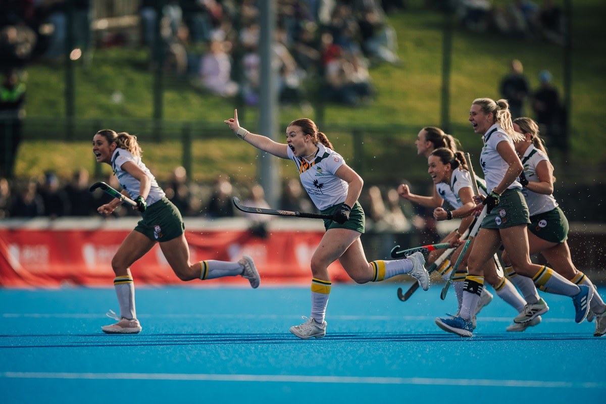 University of Nottingham Women's Hockey celebrate their 2025 Championship win