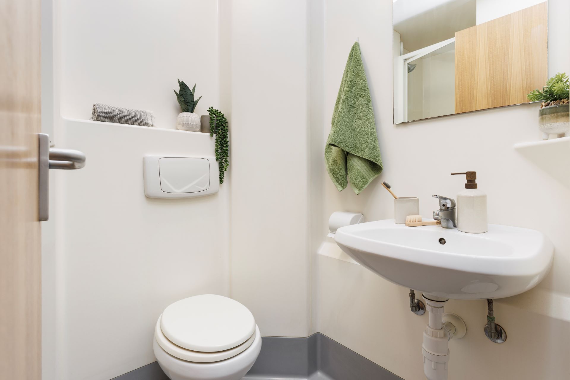 Nottingham_StPetersCourt_Premium1Studio_04_Bathroom1920w