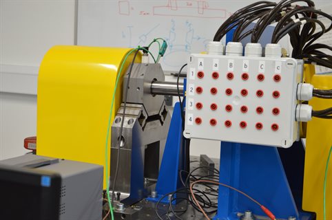 The front side of an electro-mechanical rig