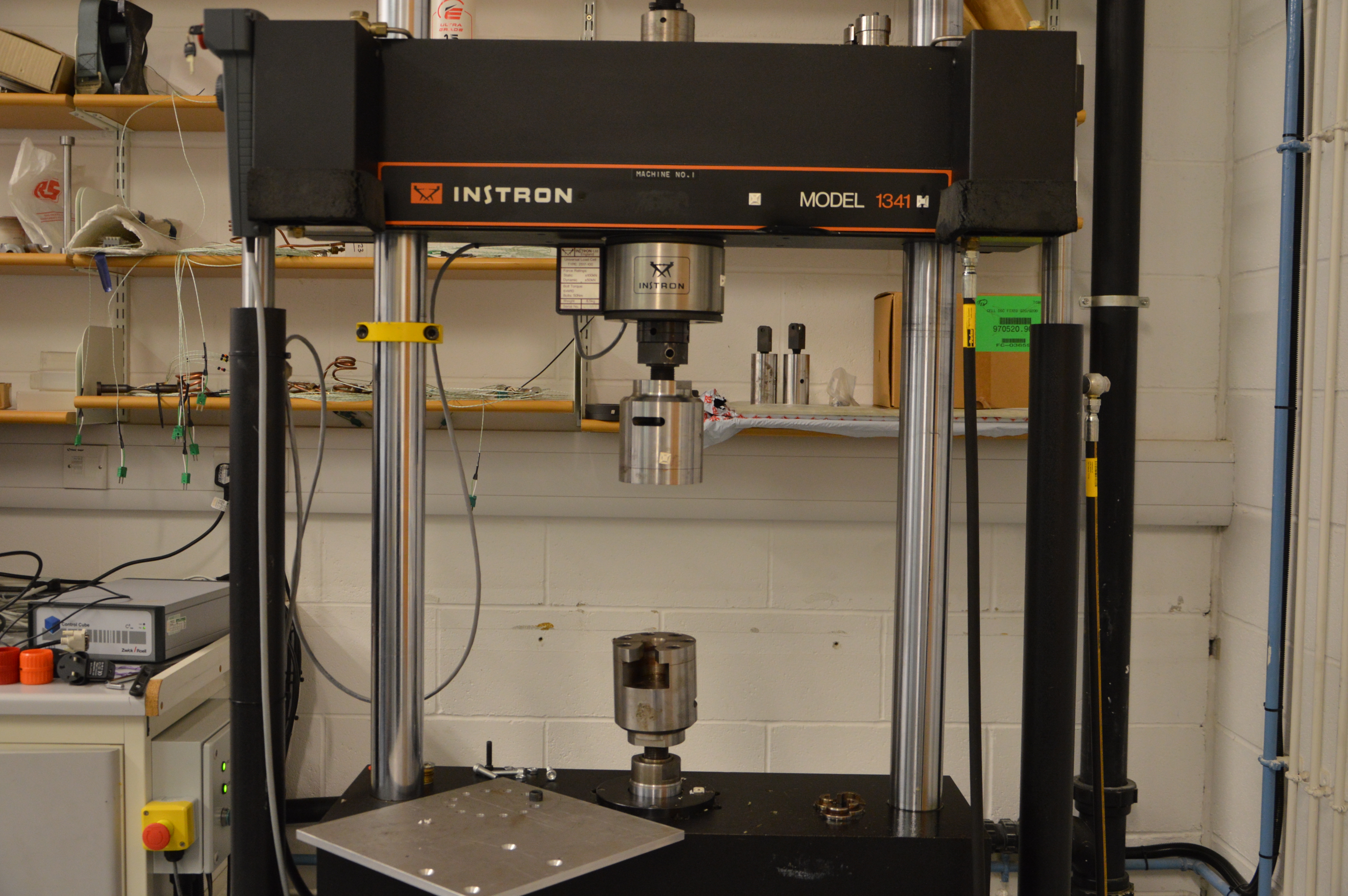 Instron 1341 (HCF) Uniaxial Test Frame