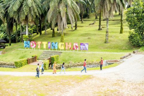 A photo of students walking past the Nottingham sign on UoN Malaysia campus.