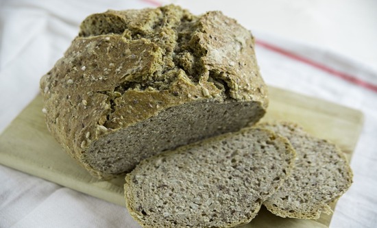 Bread using seaweed
