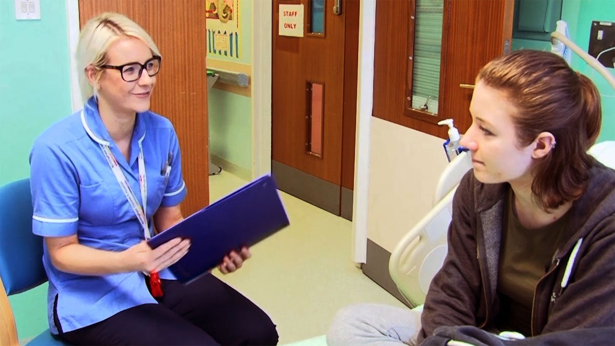 Nurse and CYP in bedspace