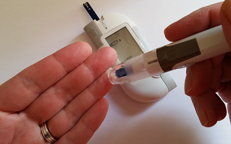 Checking blood glucose level